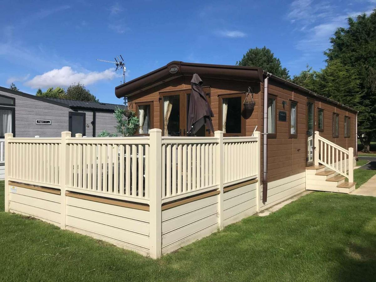 Brooksbank Lodge With Hot Tub Barmby on the Moor Exterior foto